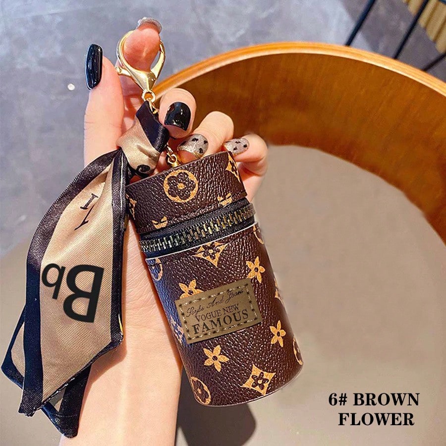1pc Stylish Cylindrical Lipsti - Monogram Keychain Leather avis et prix