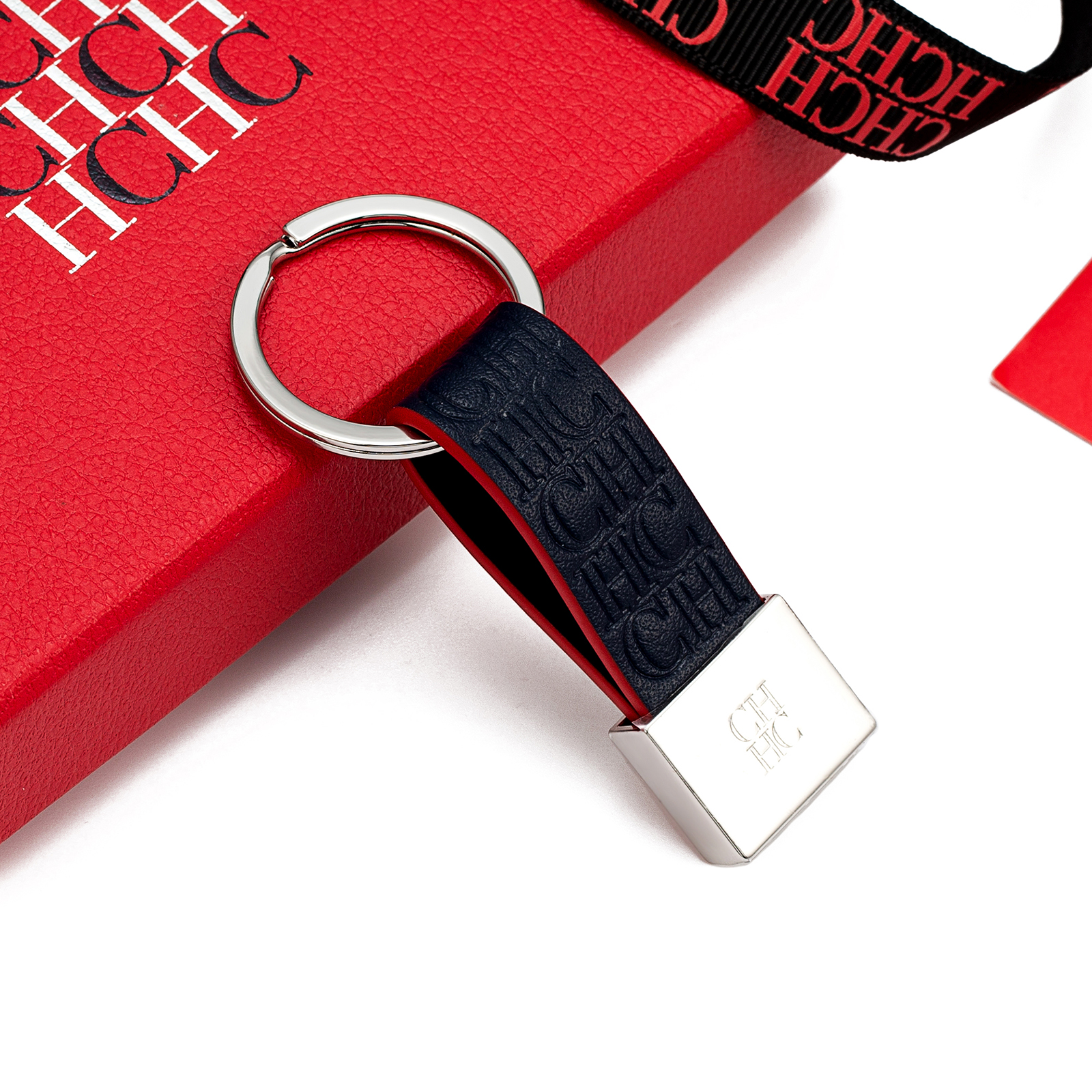 CH Embossed Monogram Leather K - Monogram Keychain Leather avis et prix