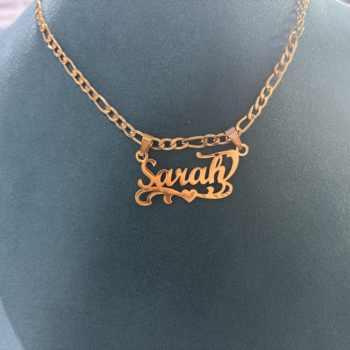 Custom Figaro Chain Heart Name - Name Necklace Custom avis et prix